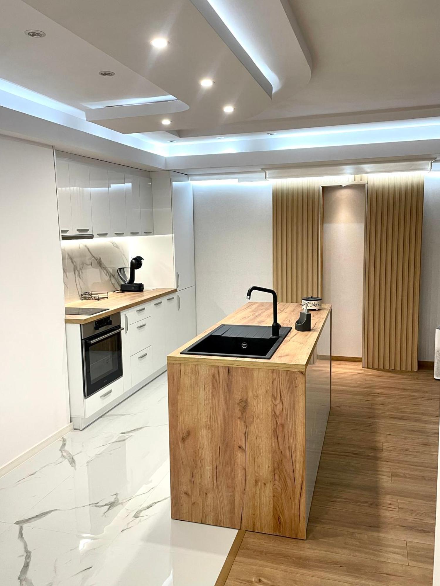 וארנה Sea Breeze Apartment מראה חיצוני תמונה