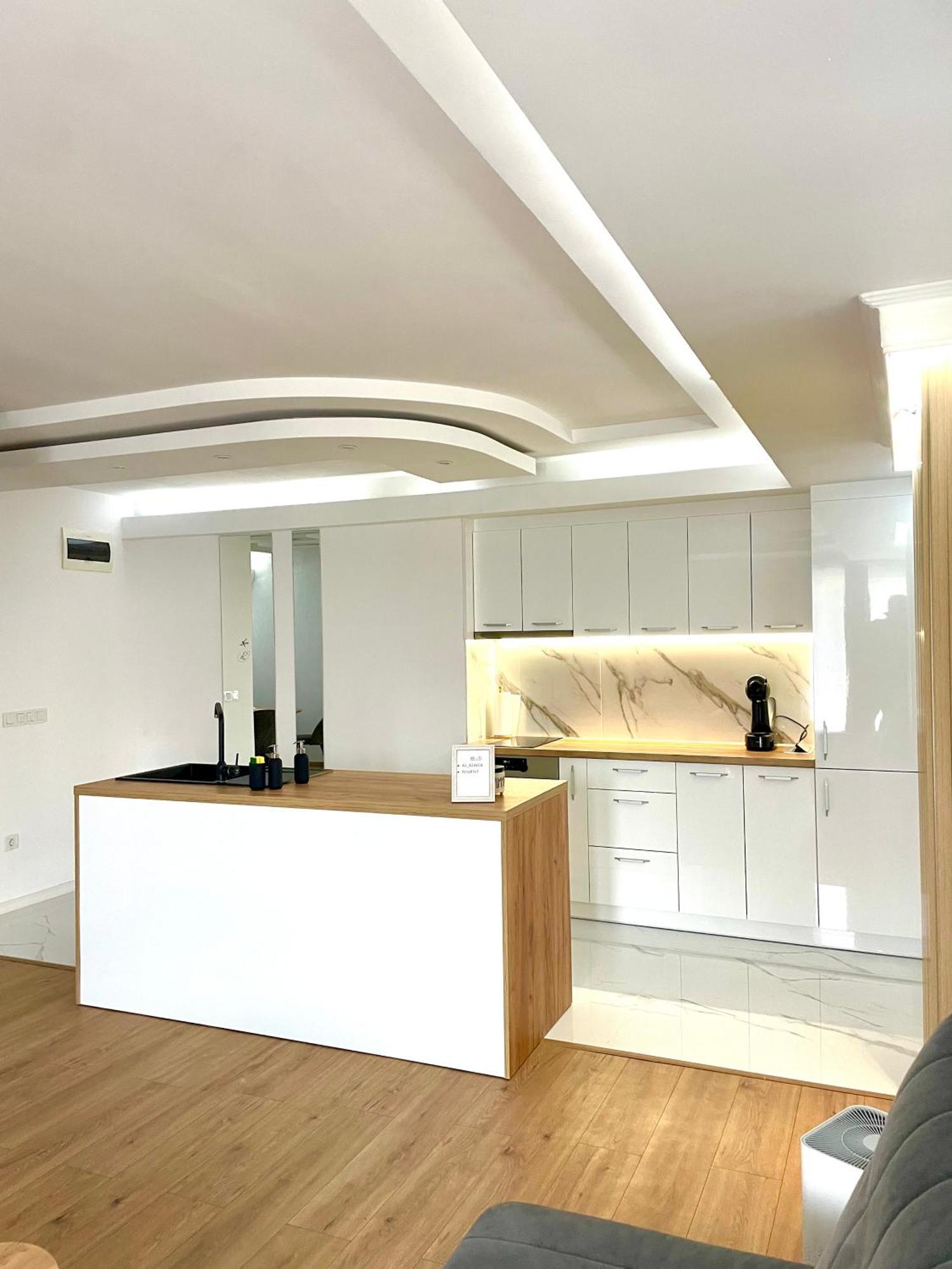 וארנה Sea Breeze Apartment מראה חיצוני תמונה