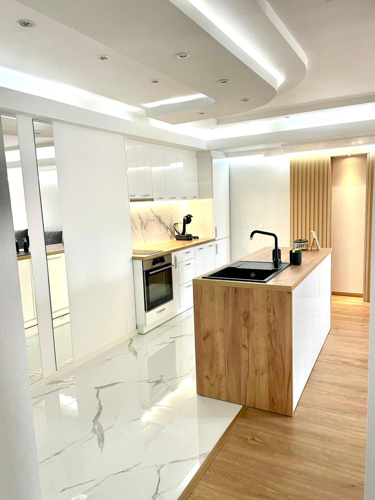 וארנה Sea Breeze Apartment מראה חיצוני תמונה