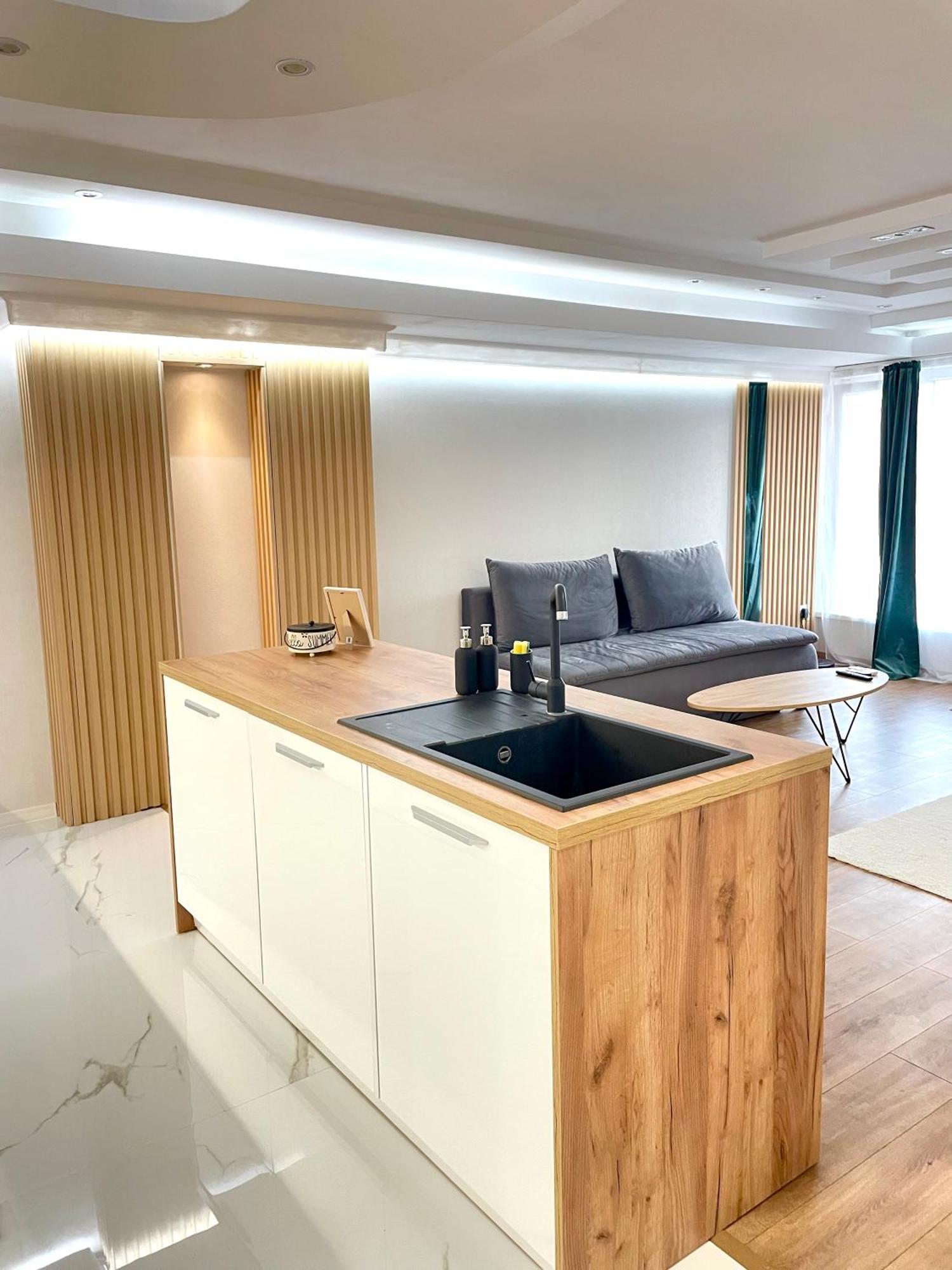 וארנה Sea Breeze Apartment מראה חיצוני תמונה